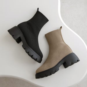 (더블경량창) 라인업 스판니트 통굽 삭스부츠(6cm)