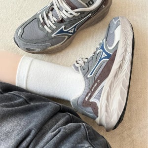 미즈노 아스트로 LS 키높이 운동화 러닝화 그레이 블랙 D1GH252104