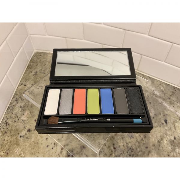 맥 홀리다즐 7 <b>아이즈</b> 코랄 아이섀도 팔레트 NIB 홀리데이 리미티드 에디션 1579151