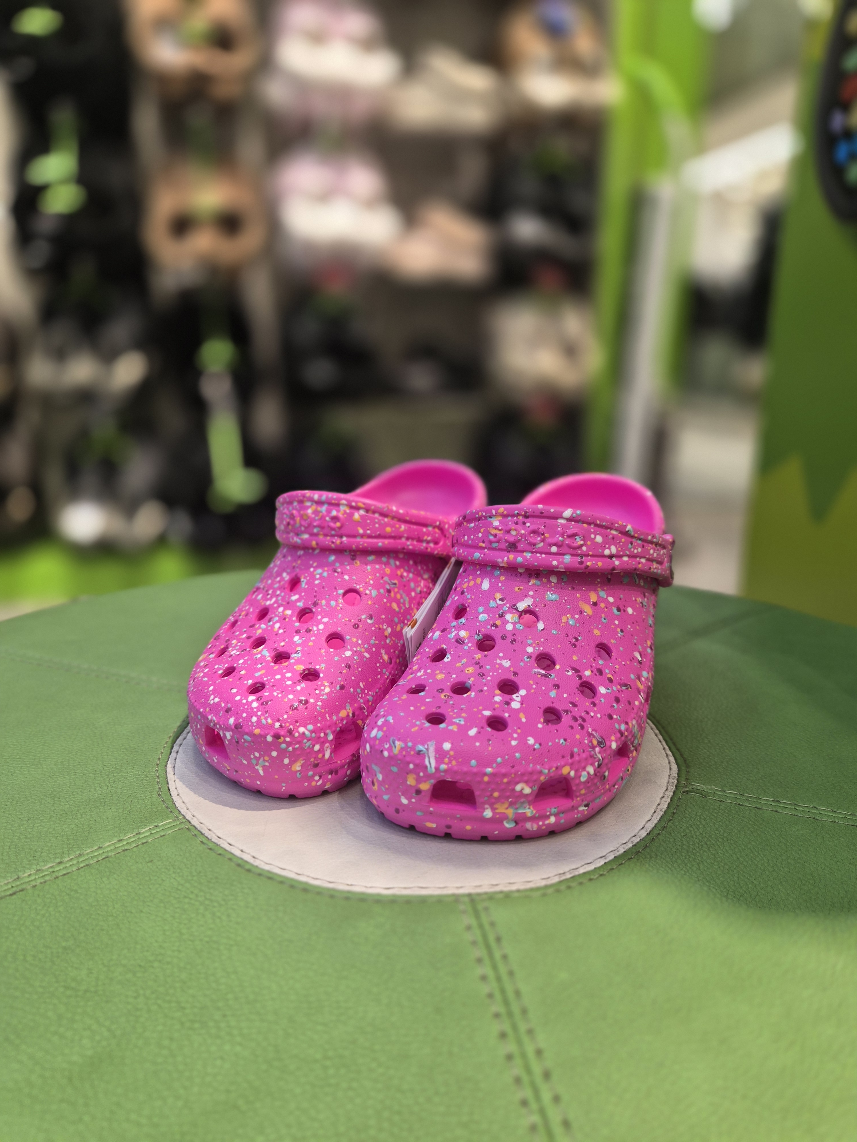 [크록스 직영] 클래식 페인트 스플래터 클로그 <b>키즈</b> 샌들 핑크 <b>크러쉬</b> 210349-6TX