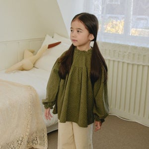 철수와영희 도트프릴블라우스