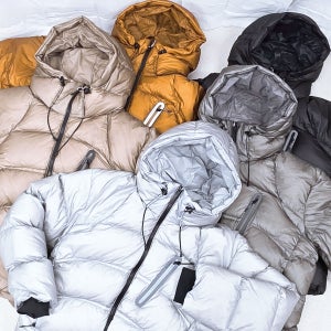 뉴발란스 UNI 플라잉77 슈퍼라이트 후드 헤비 구스다운 경량 패딩 NBNPF41083