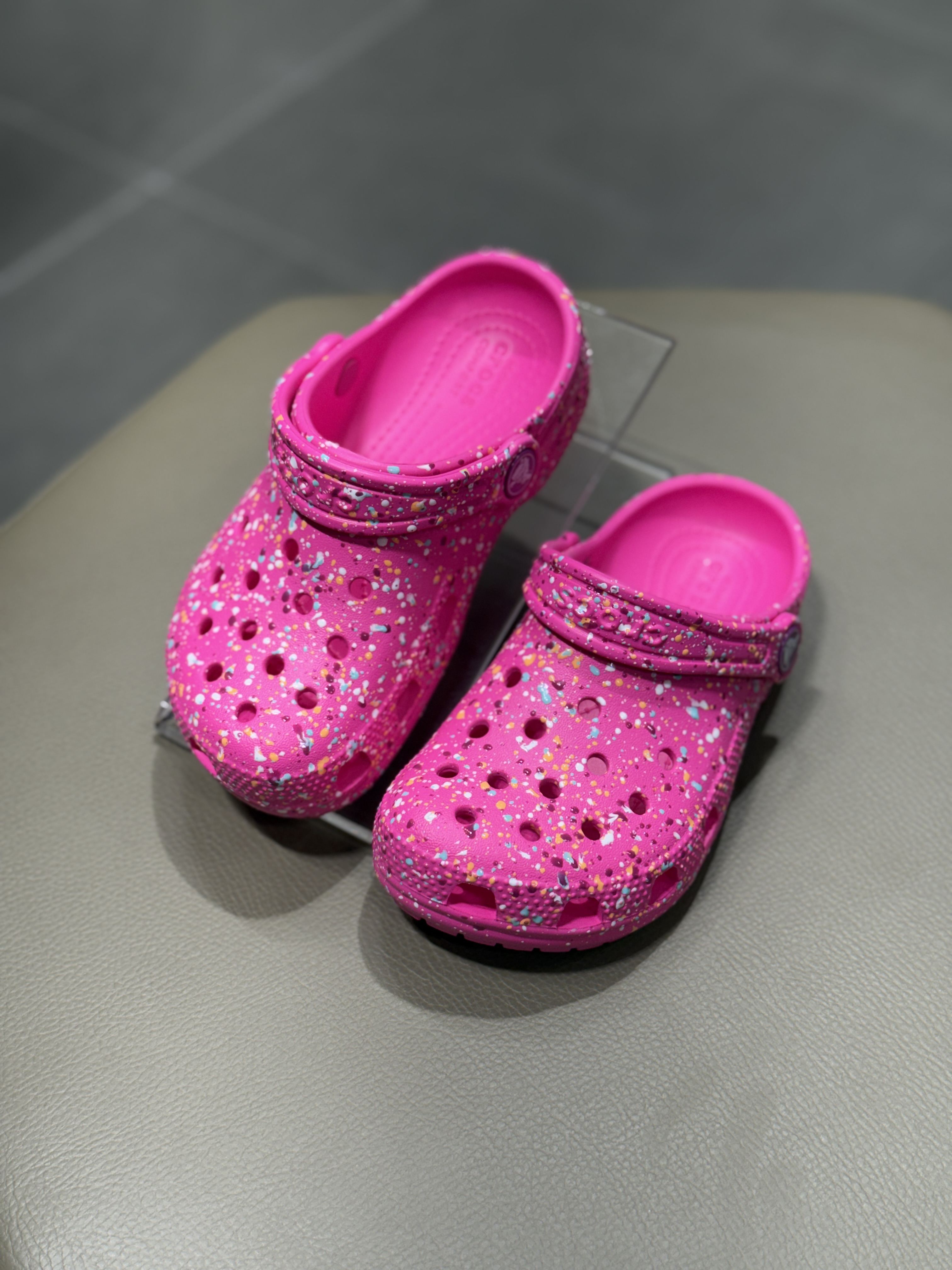 [크록스본사] 유아용 클래식 페인트 스플래터 클로그 <b>키즈</b> 핑크 <b>크러쉬</b>/멀티 210349-6TX