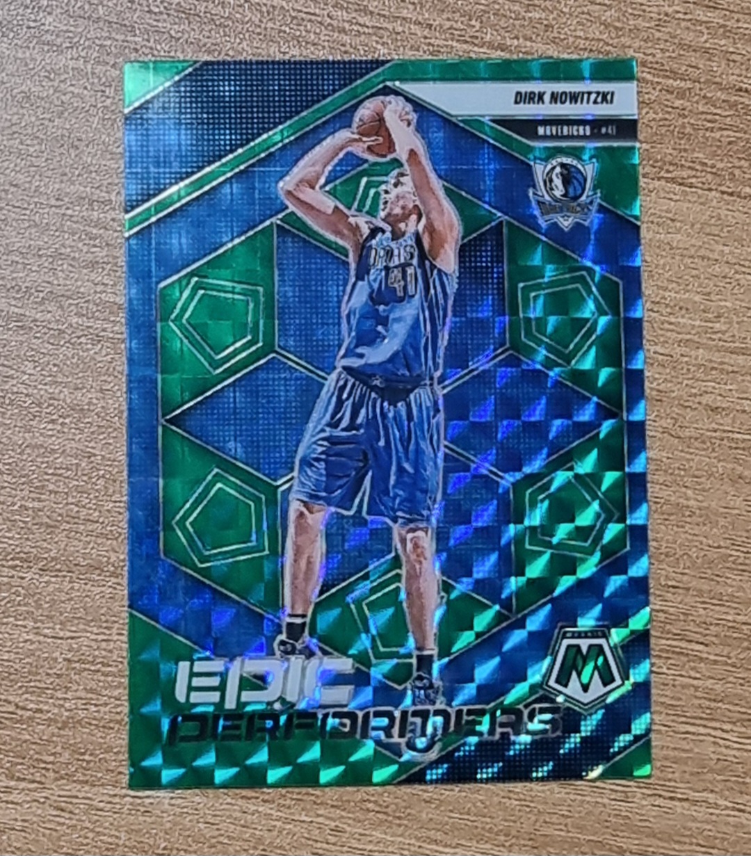 덕 노비츠키 2024-25 Panini Mosaic Epic Performers Green Mosaic Prizm No-18 NBA카드