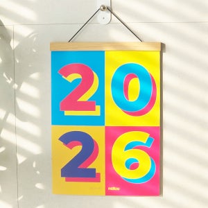 데코아르 비비드 2026 우드 & 플라스틱 홀더 벽걸이 달력