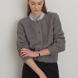 [모멧] [11.28 예약발송] 페브 케이블 니트 가디건 그레이