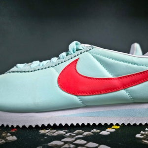 (국내재고) 235mm 나이키 코르테즈 우먼스 클래식 빈티지 민트 레드 스우시 샤인 누벅 457226-303