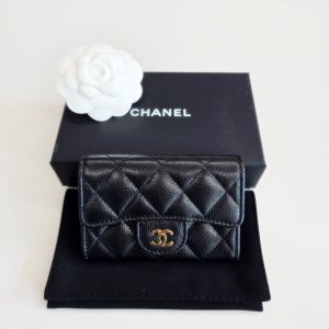 샤넬 클래식 플랩 카드지갑 캐비어 금장 AP4096