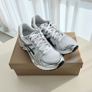 아식스 젤 카야노 14 화이트 그래파이트 그레이 1203A537-110