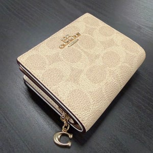 코치 시그니처 여성 카드지갑 동전 지폐수납 CW789