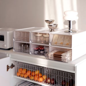 이우아여사 1+1 큐브 투명 펜트리수납함 적층식 서랍형 슬라이딩 리빙박스 서랍 정리함 냉장고 플라스틱 보관함