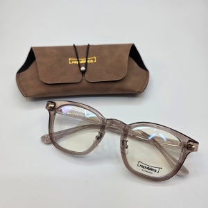 C.투명 그레이 세련함과 클래식한 느낌의 사각뿔테 리퍼블리카 (republica) KARL