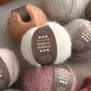 무스 알파카 모헤어실 뜨개실 헤어리한 풍성한 헤어 소피후드 대체실 니트 목도리 스카프 뜨기 뜨개질 뜰안뜨개공방