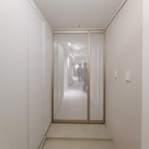 루체린넨 비대칭 스윙도어 접합유리 대구 아파트현관중문 포항 울산 경주 부산 김해 경산 구미