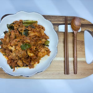 이루당마켓 고기듬뿍 제육볶음 매콤 캠핑요리 두루치기 600g, 1개