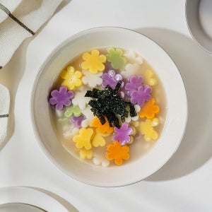 명가삼대떡집 국내산 쌀로 빚은 오색 빛깔 꽃 떡국떡 오색떡국떡