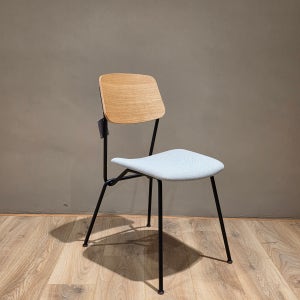 전시품 프로스토리아 스트레인 스틸 체어