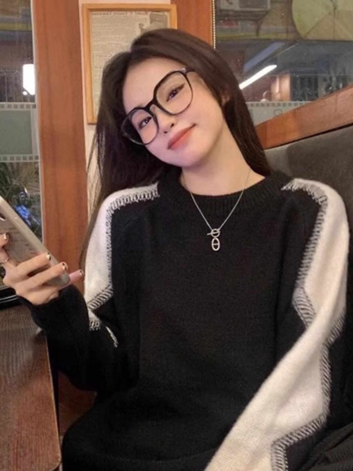 여성 블랙 화이트 배색 라운드넥 가을 겨울 상의 블랙 S