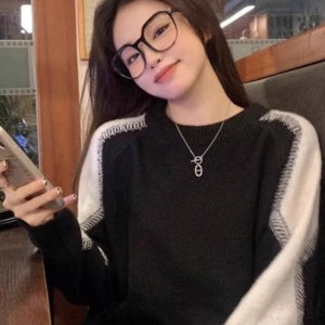 여성 블랙 화이트 배색 라운드넥 가을 겨울 상의 블랙 S