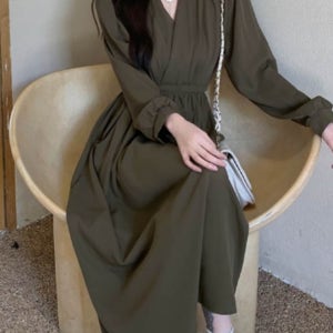 A라인 브이넥 원피스 세련된 폴드 포인트 주름 링클 원피스 데일리 우아한 데이트룩 코디