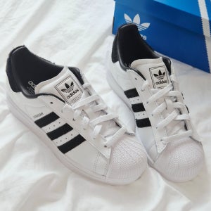 국내매장판 아디다스 슈퍼스타2 우먼 화이트블랙 JH7052