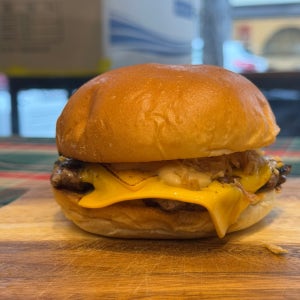 비스타 수제 치즈 햄버거 냉동 버거로 집에서 간편하게 즐겨요.(깨 없는 빵 버전)