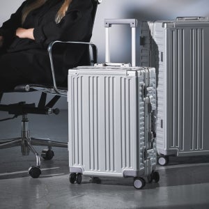 스틸박스 여행용 캐리어 77cm(28인치) 대형 폴리카보네이트 금고형 유럽여행 가방