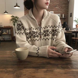 여성 겨울 노르딕 집업 니트 가디건 눈꽃 스노우 패턴 데일리 아우터