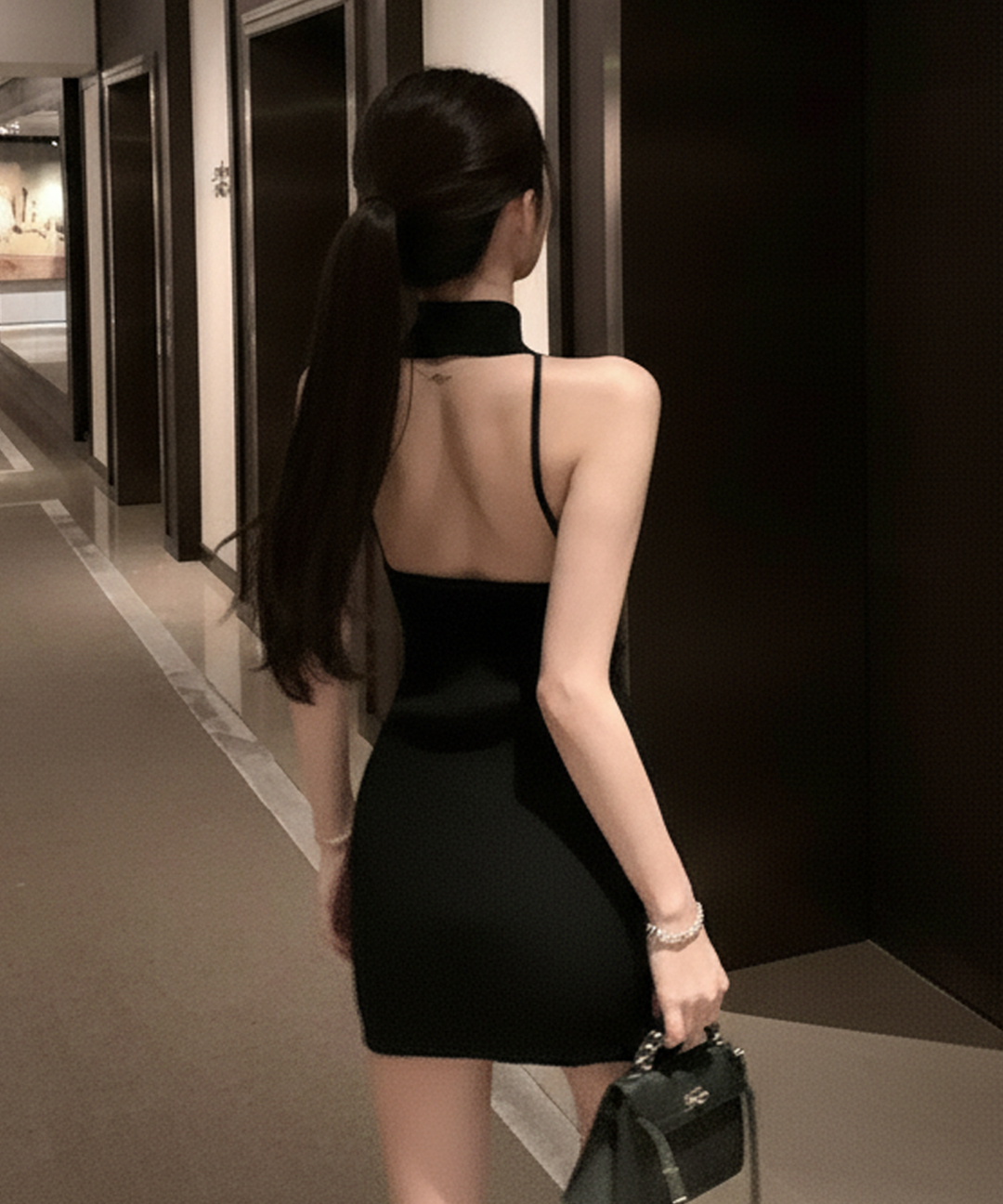 [반전뒷태🖤/섹시미] 카이리 홀터넥 골지 블랙 니트 나시 미니 원피스