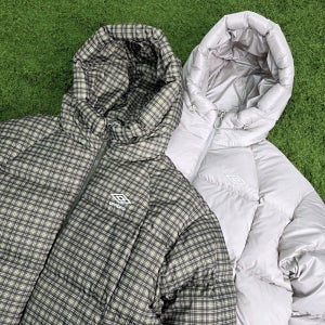 엄브로 25FW 웜컬러 체크 덕다운 후드 패딩 점퍼 (2color)