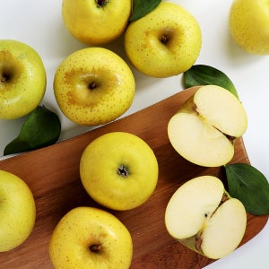 산지직송 청송 시나노 골드 사과 10kg 가정용 중소과 (실중량 9kg)