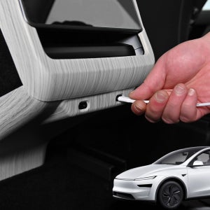 테슬라 모델Y 주니퍼 용품 몰딩 콘솔백 커버 하단 화이트우드