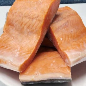 [푸른드리] 손질되어 손편한 7Cm 절단 연어살 3kg 칠레산 껍질있는 스테이크용