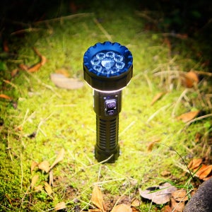 울트라코어 HT330랜턴 배터리포함 / 트리플LED 손전등 후레쉬 캠핑랜턴 서치라이트