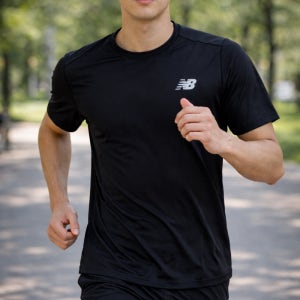 뉴발란스 남성 에센셜 트레이닝 경량 러닝 반팔 티셔츠