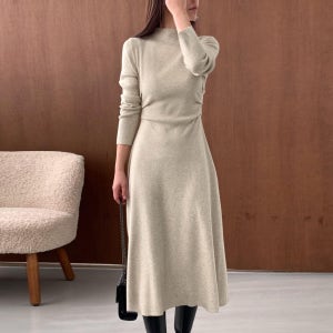 2492. 반폴라 하이넥 날씬 플레어 여리 데일리 페미닌 로맨틱 심플 긴팔 롱 원피스 - 오트밀, 차콜, 밤색, 블랙