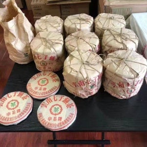 운남 명차 보이차 생차 1999년 중차 소흑비 청병 연운 357g