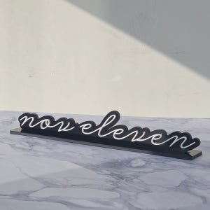 블랙 아크릴 로고 스탠드 pop 스카시 입체 글자 테이블 데스크 방송 소품 주문제작