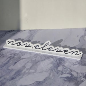 화이트 아크릴 로고 스탠드 pop 스카시 입체 글자 테이블 데스크 방송 소품 주문제작