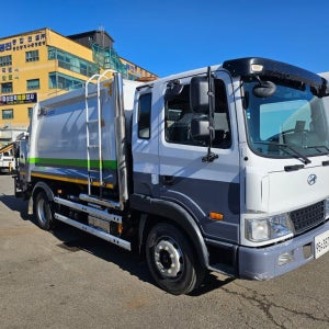 5톤압착진개차 덤프식배출 메가트럭 5톤재활용수거차 무사고