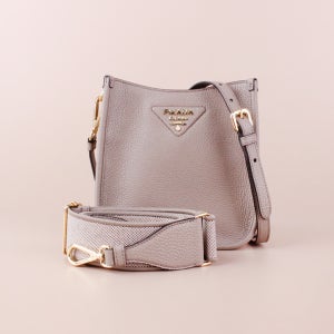 프라다 레더 미니 여성 숄더백 그레이 1BH191 2DKV F03QH 명품크로스백 가방선물