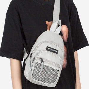 메쉬 전면 포켓 미니멀 사이즈 경량 크로스 슬링백 스포츠 용 밀리터리 usb 태블릿 메신저백