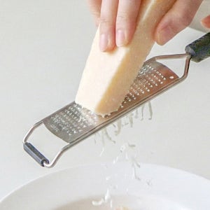 트라이앵글 치즈 그레이터 독일 그라인더 강판 갈이 레몬제스터