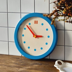 스튜디오제이 무소음 액자 벽시계 거실 인테리어 벽걸이시계 원형블루닷, 30cm