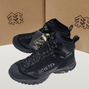 코오롱스포츠 공용 미드컷 트레킹화 고어텍스 등산화 22390BLK