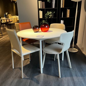 전시품 무토 베이스 화이트 라운드 식탁