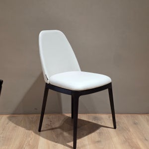 수원 전시품 나뚜찌에디션스 니르바나 이태리 가죽 체어