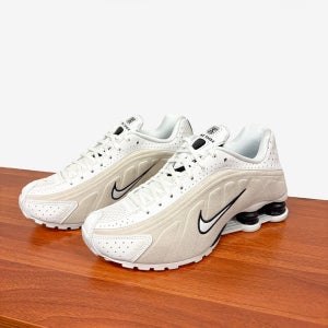 매장판 나이키 샥스 R4 써밋화이트 블랙 여성 러닝화 HQ7739-100