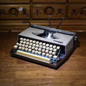 1973 Nippo P-200 영문타자기 수동타자기