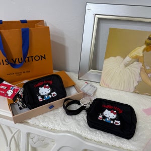 키티 레스포삭 헬로우 미디엄 3단 스트랩파우치